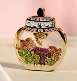 Refrigerator magnet shaped in teapot